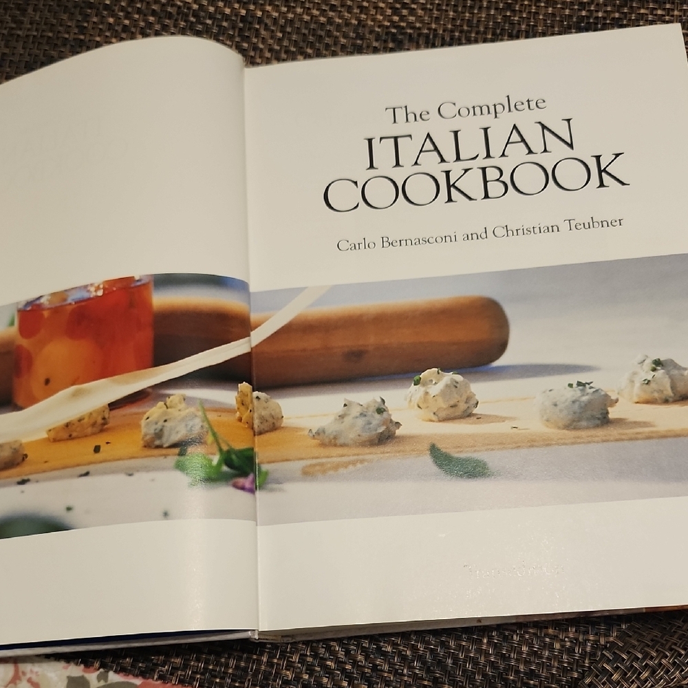 The Complete Italian Cookbook - White & Blue Cover - Picture 6 of 12